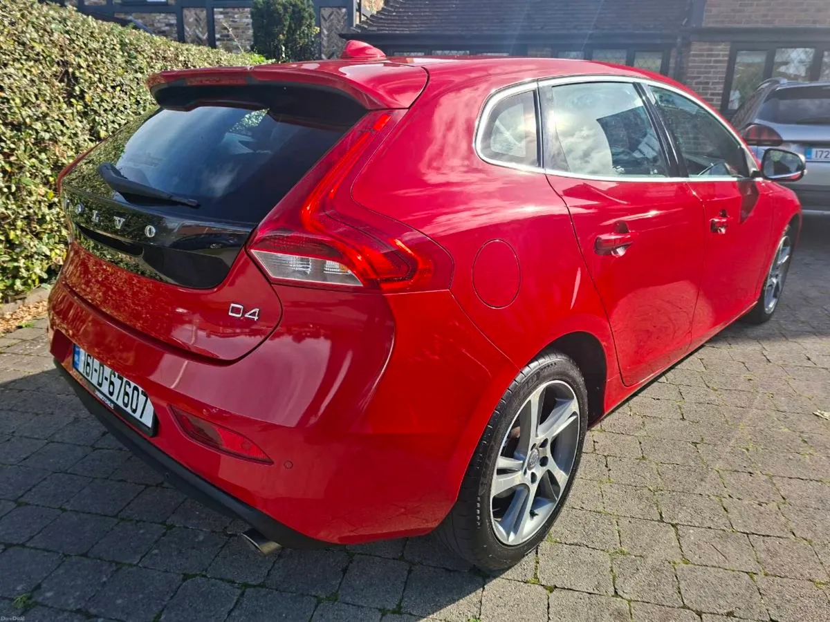 VOLVO V40 D4 2.0D AUTOMATIC R DESIGN 2016 SUPERB - Image 3