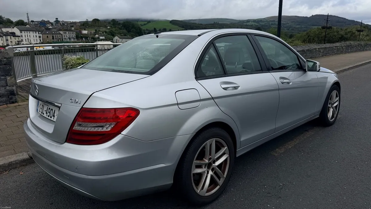 Mercedes C-Class 220 - Image 4