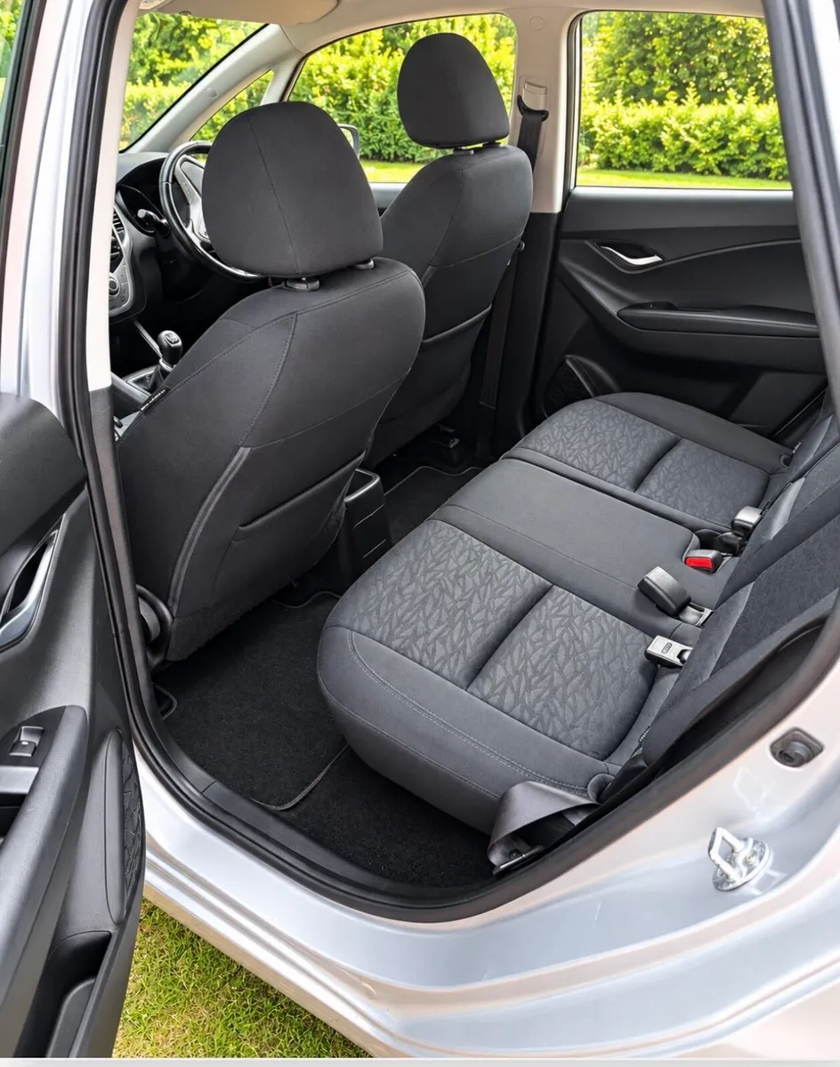 Hyundai IX20 1.4 Diesel LOW MILEAGE - Image 3