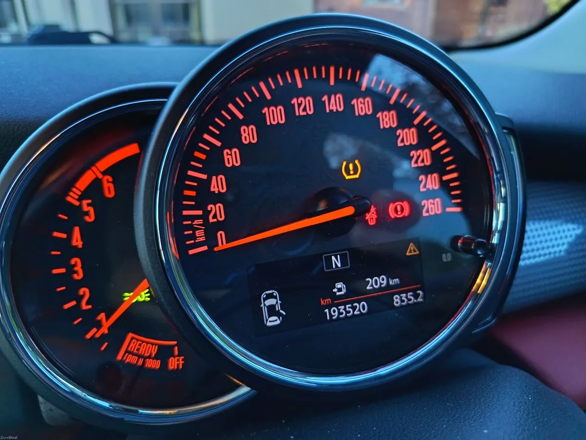 Mini Cooper 2019 - Image 2