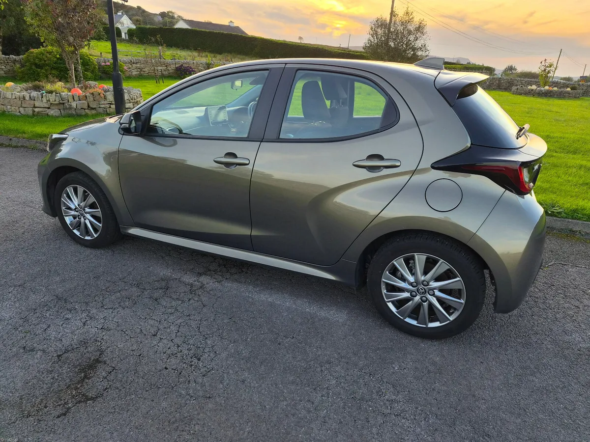 Toyota Yaris 2023 - Image 2