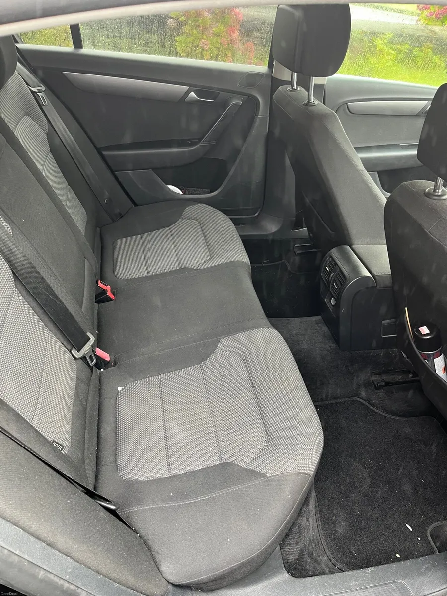 Volkswagen Passat 2011 - Image 4