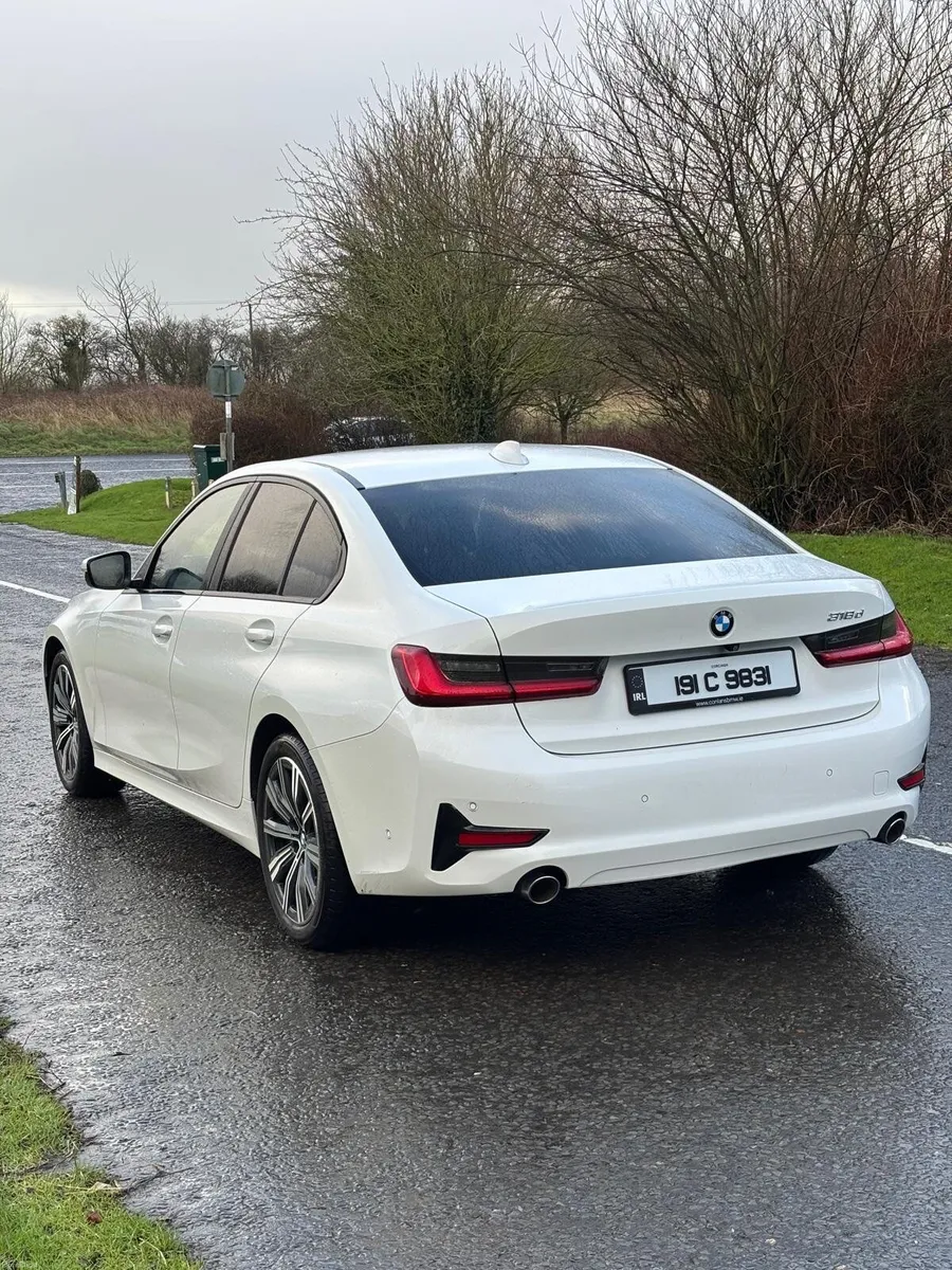 BMW 3-Series 2019 - Image 3