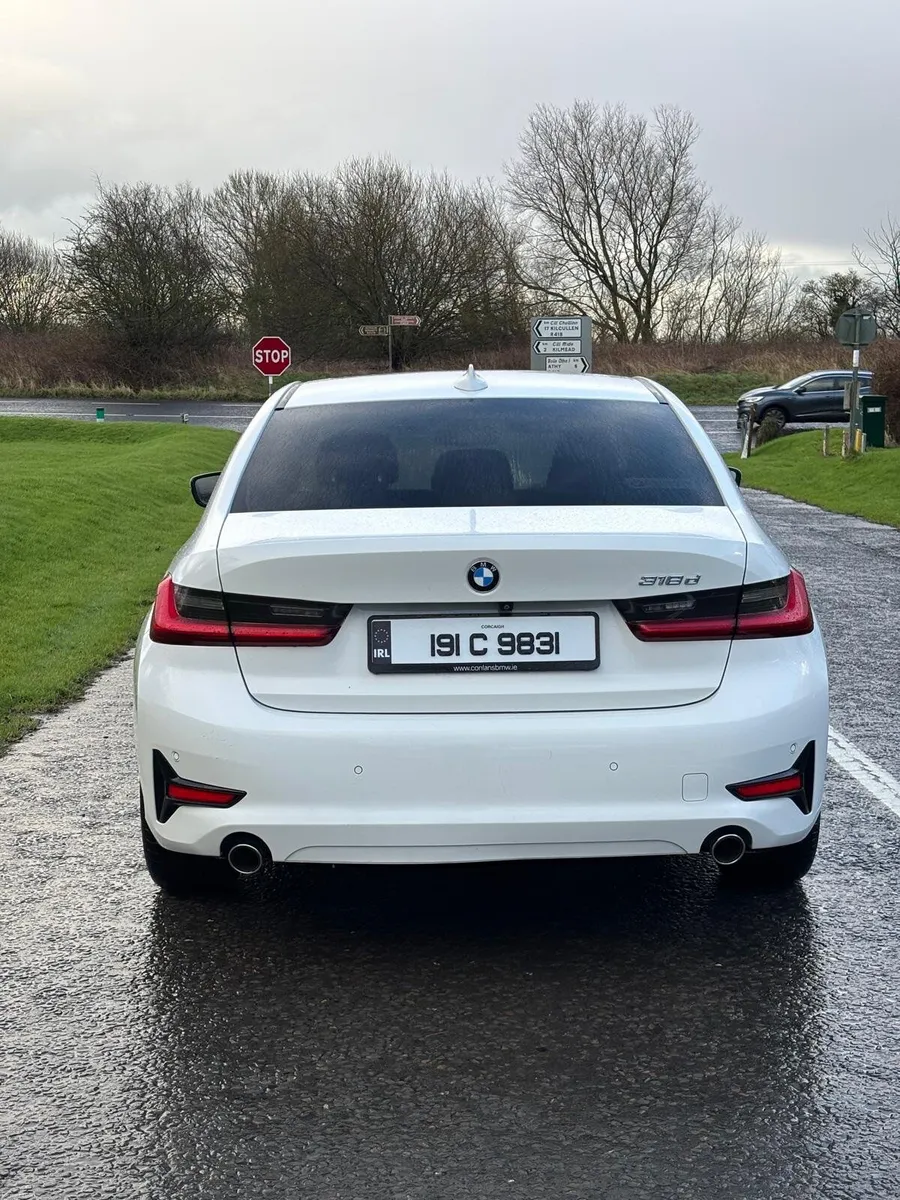BMW 3-Series 2019 - Image 5