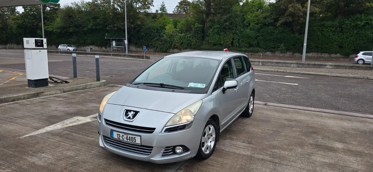 Peugeot 5008 2012 Fully serviced 7 seats - Image 5