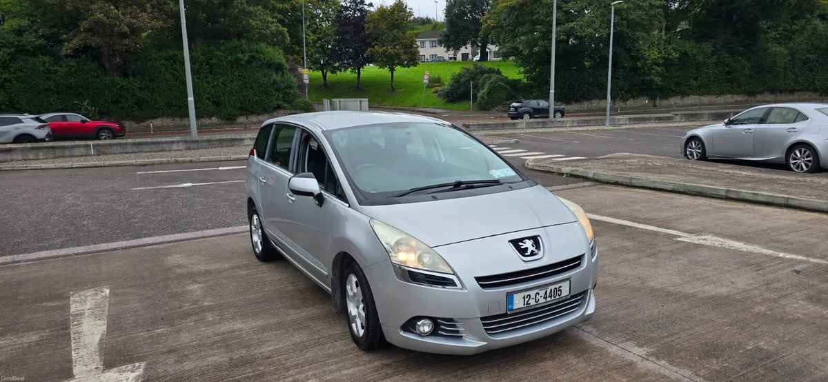 Peugeot 5008 2012 Fully serviced 7 seats - Image 4