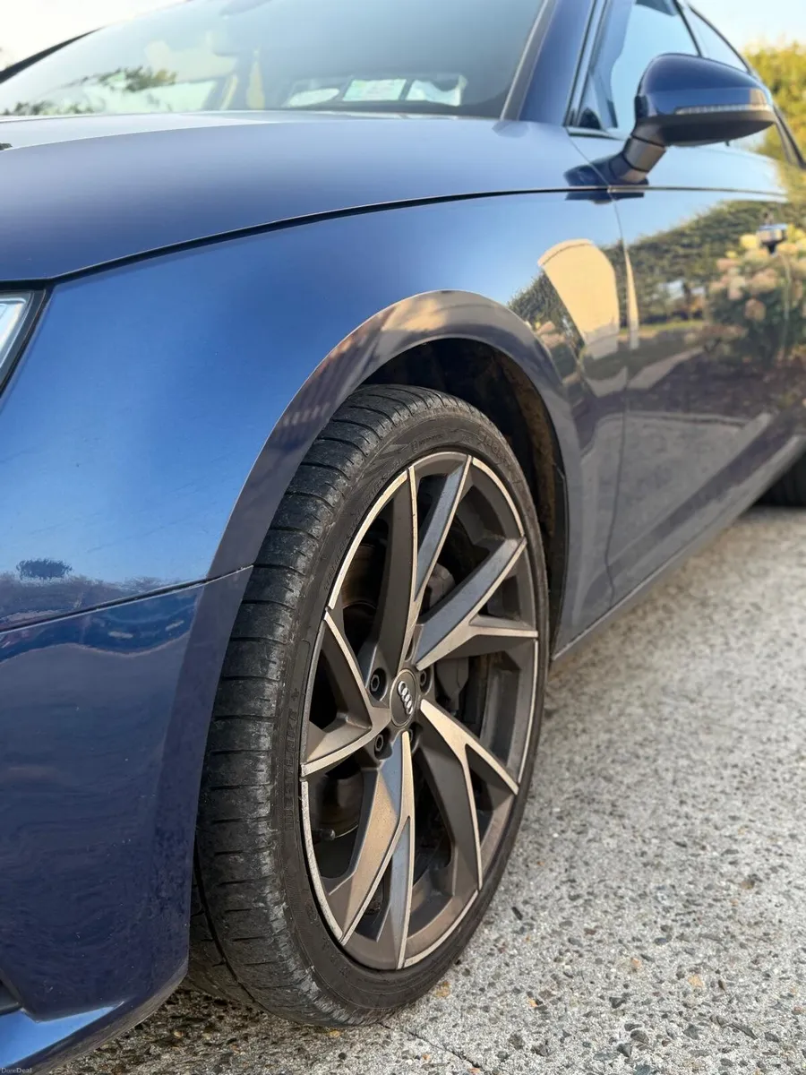 Audi A4 Ultra Sport 2.0 TDI 190BHP - Image 4