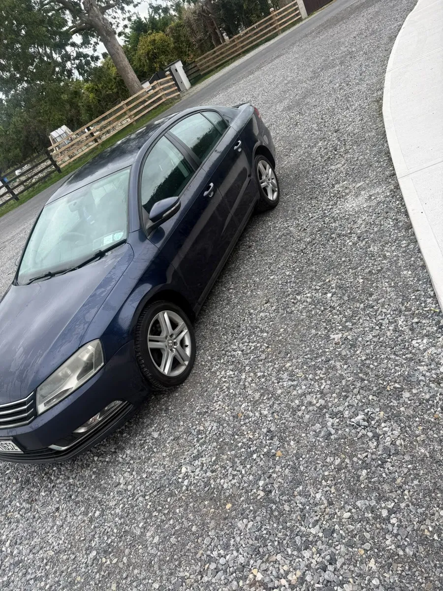 2011 Volkswagen Passat - Image 3