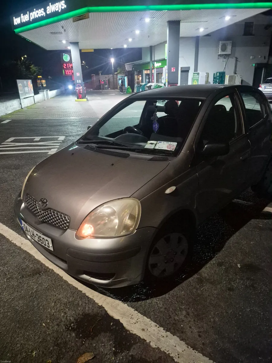 Toyota Yaris 2004 - Image 2