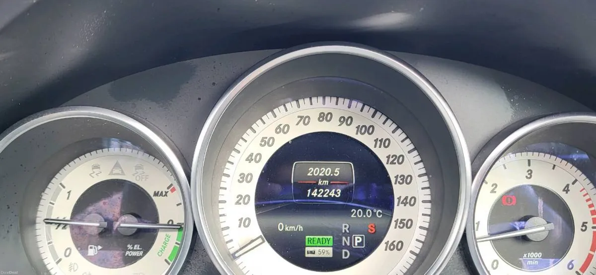 Mercedes e300 low km - Image 4
