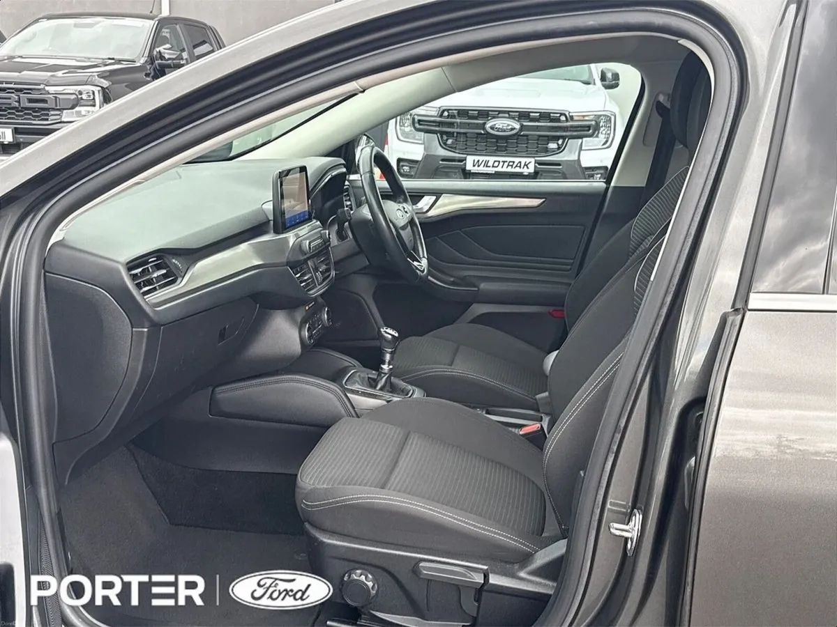 Ford Focus 1.5 TDCI TITANIUM 120PS - Image 4