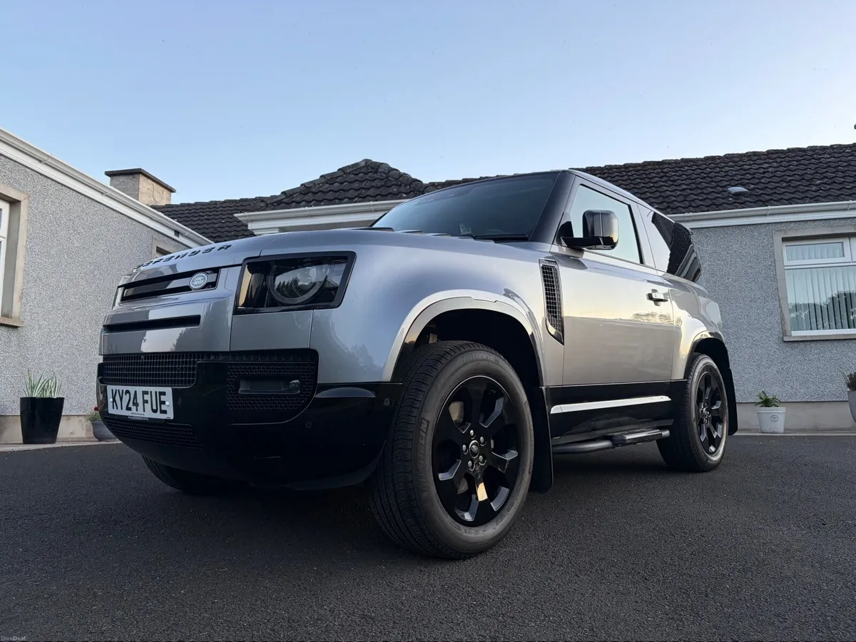 Land Rover Defender 2024 - Image 2