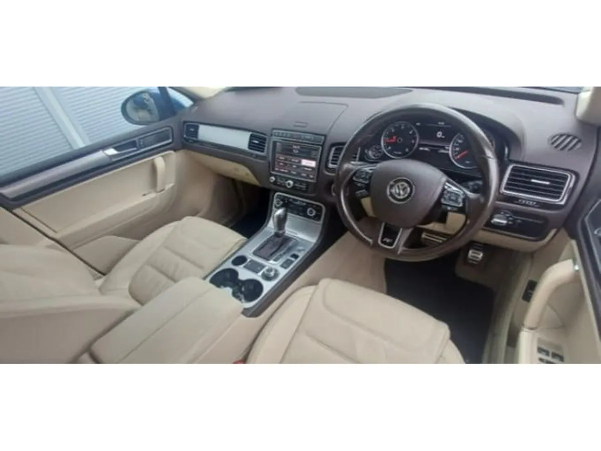 Volkswagen Touareg R Line 3.0 V6 N1 Commercial -Be - Image 4