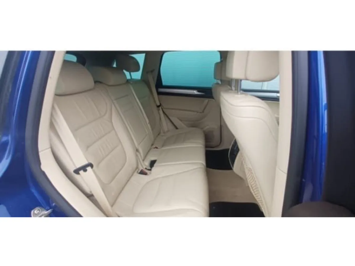 Volkswagen Touareg R Line 3.0 V6 N1 Commercial -Be - Image 5