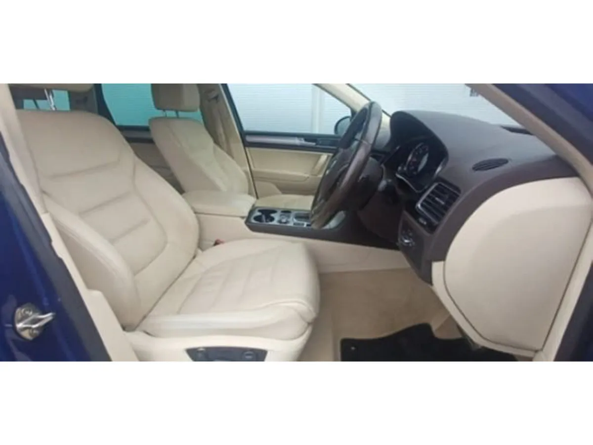 Volkswagen Touareg R Line 3.0 V6 N1 Commercial -Be - Image 2