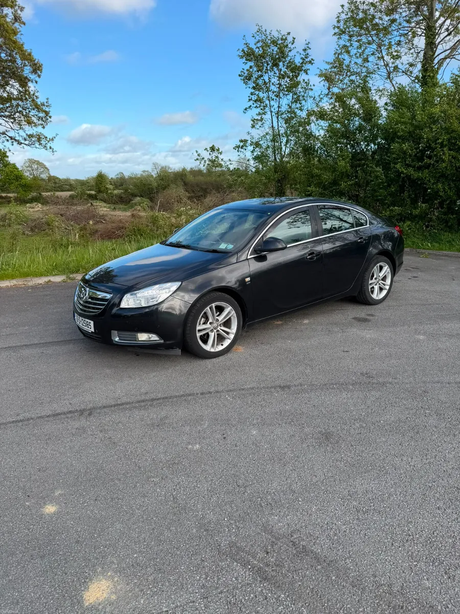 Vauxhall Insignia 2010 Fully serviced - Image 1