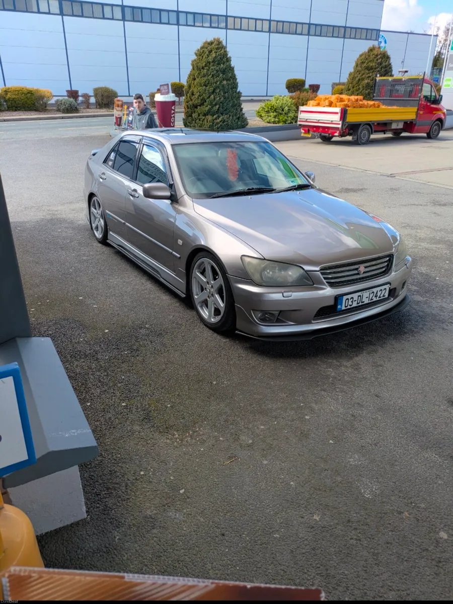 Lexus is 200 - Image 2