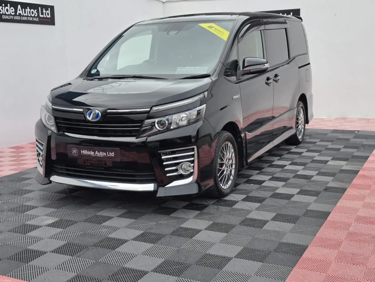 Toyota Voxy 1.8 PETROL HYBRID, AUTOMATIC, 6 SEATS. - Image 6