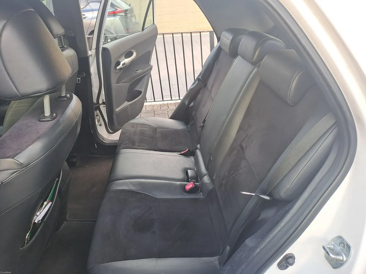 Toyota Auris  Hybrid T-Siprit Cvt - Image 4