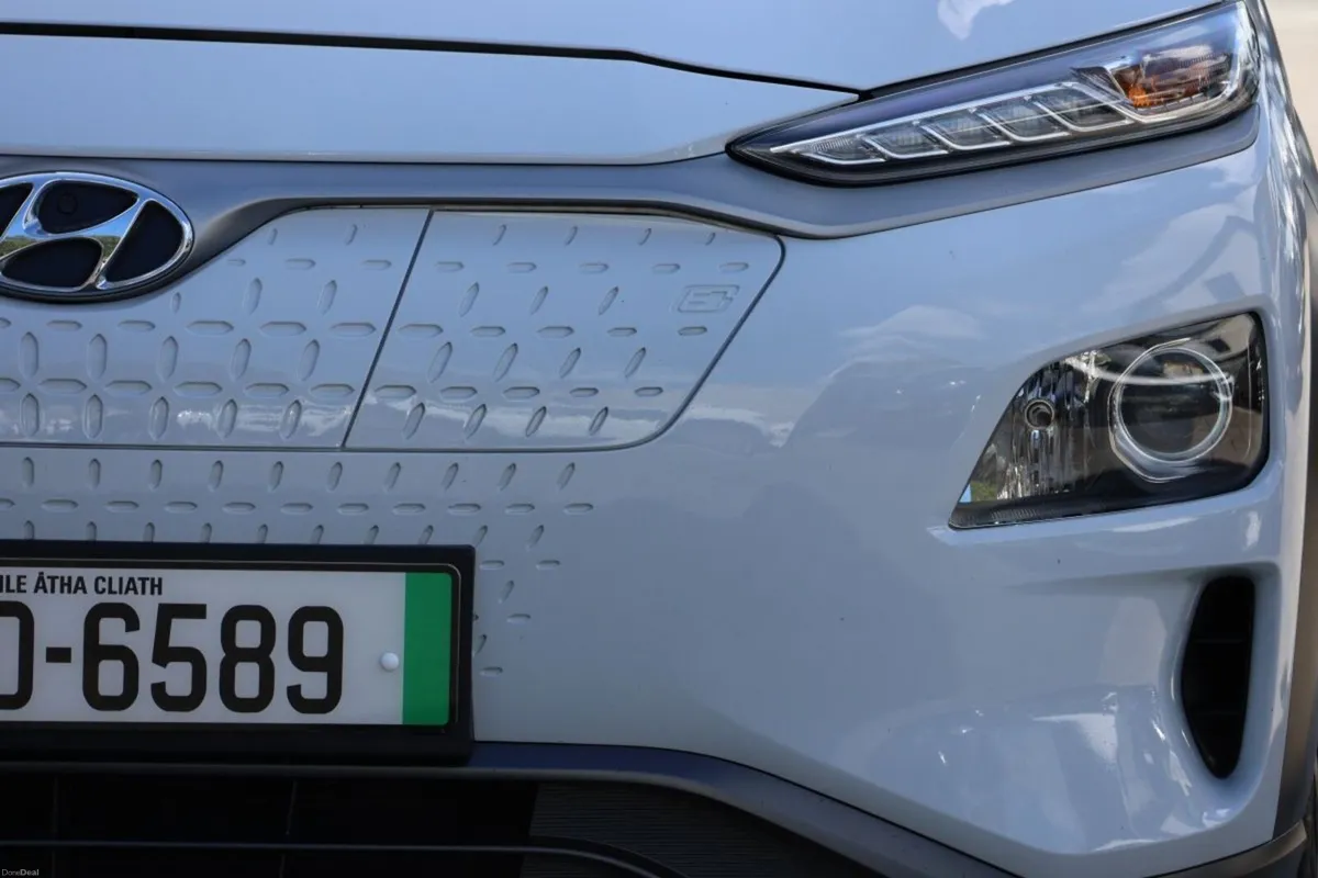 Hyundai KONA Kona EV 64 kWh - Image 4