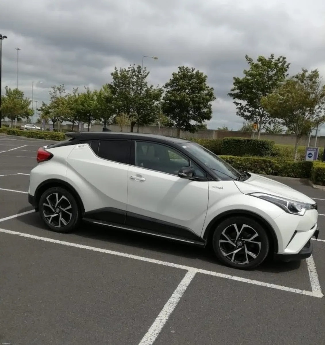 Toyota C-HR 2017 - Image 2