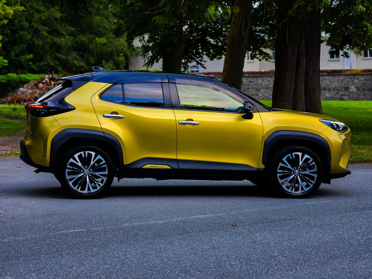 2020 Toyota Yaris Cross 1.5 Petrol Hybrid Auto Z - Image 4