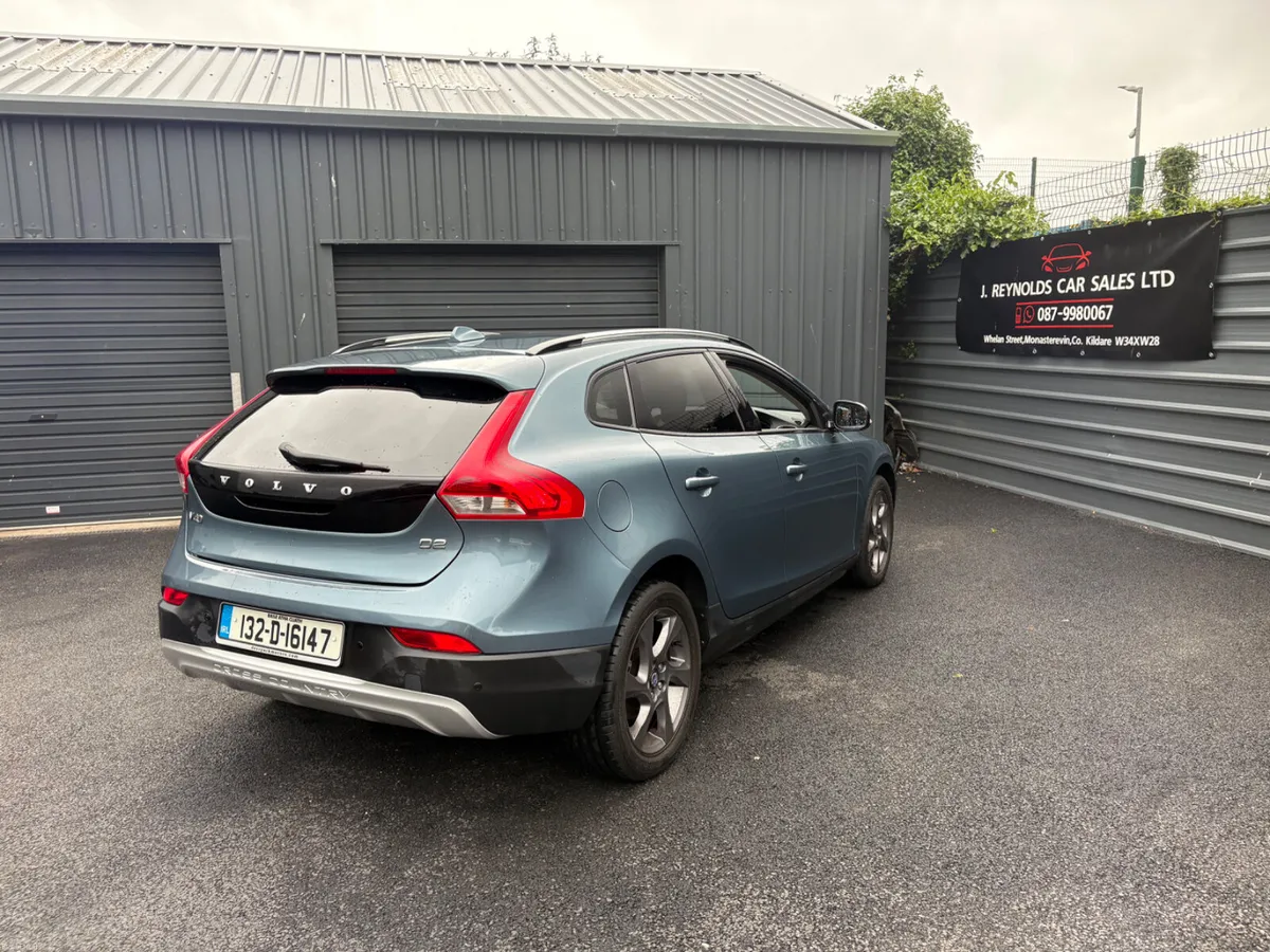 Volvo V40  SE LUX  AUTOMATIC LOW KM 2013 - Image 4