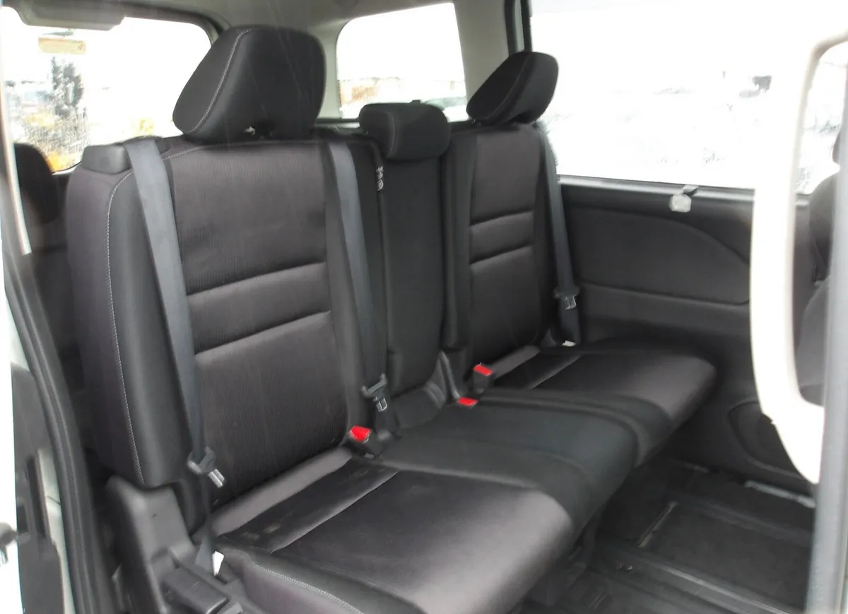 2017 Nissan Serena 2.0 S-Hybrid LOW KMS 8 SEATS - Image 6
