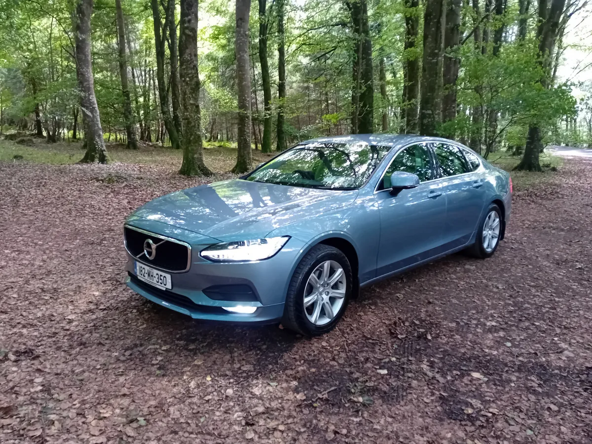 182 VOLVO S90 D3 MOMENTUM 6 SPEED SALOON - Image 1