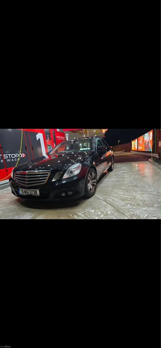 Mercedes-Benz 2010 E200 AUTOMATIC - Image 1