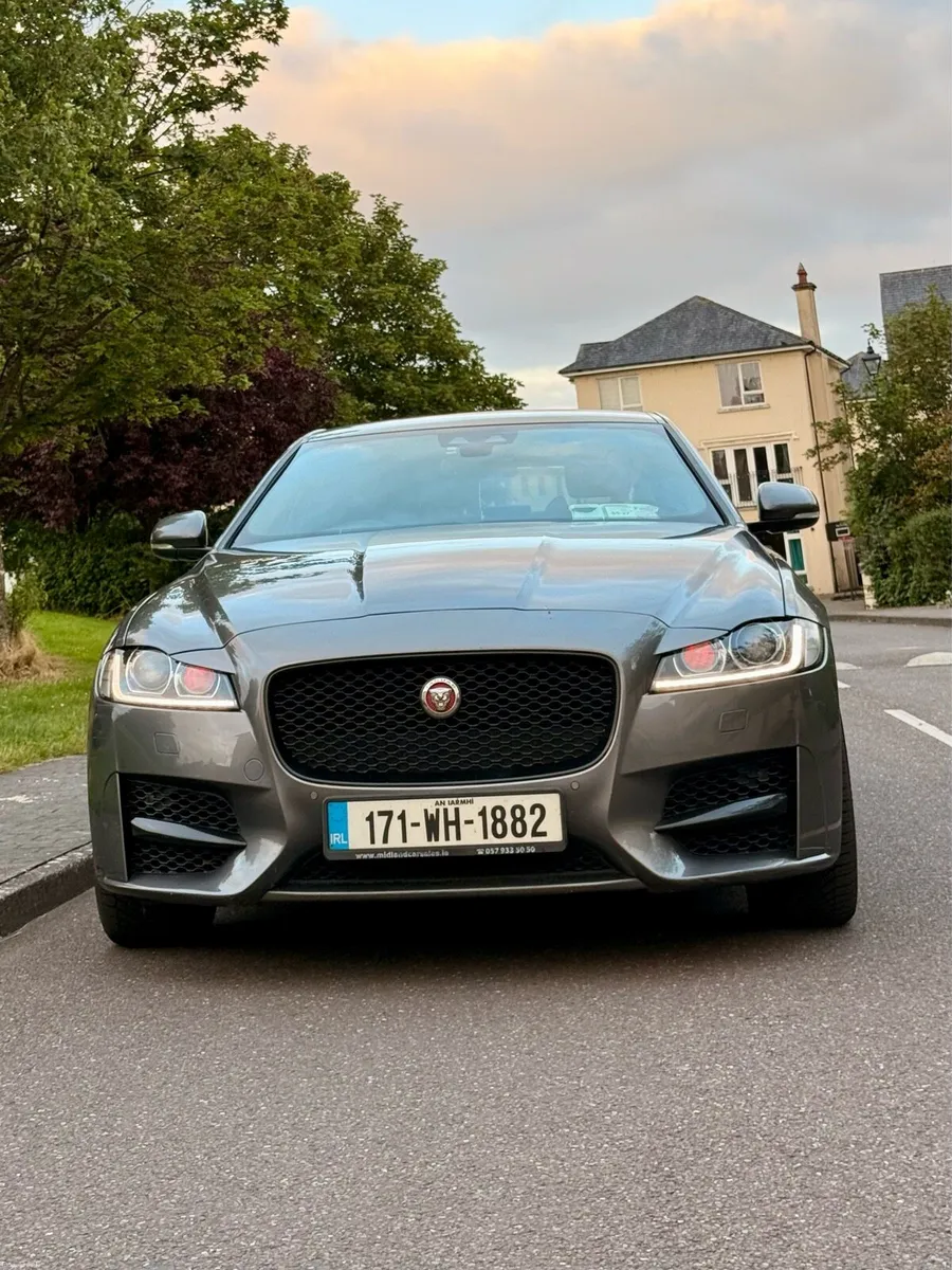 2017 Jaguar XF R-Sport 2.0 Diesel 180bhp - Image 3