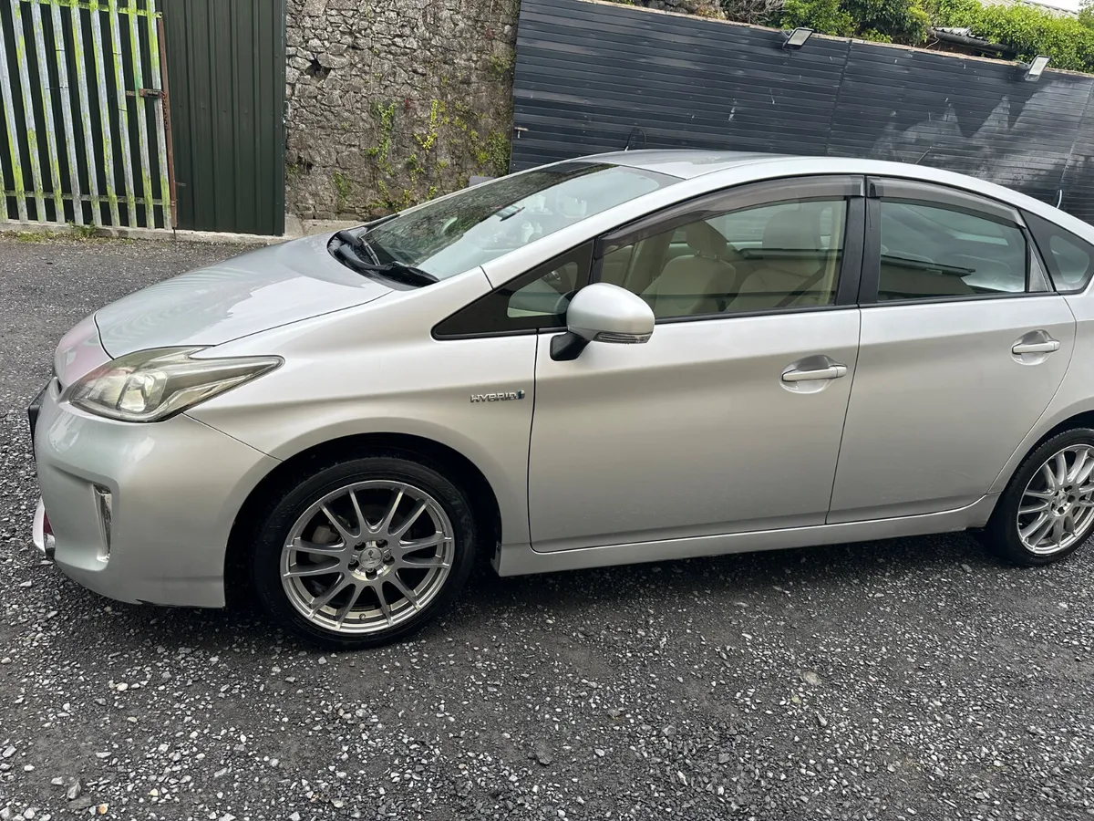 Toyota Prius - 5 Seater 1.8 Hybrid - Image 4