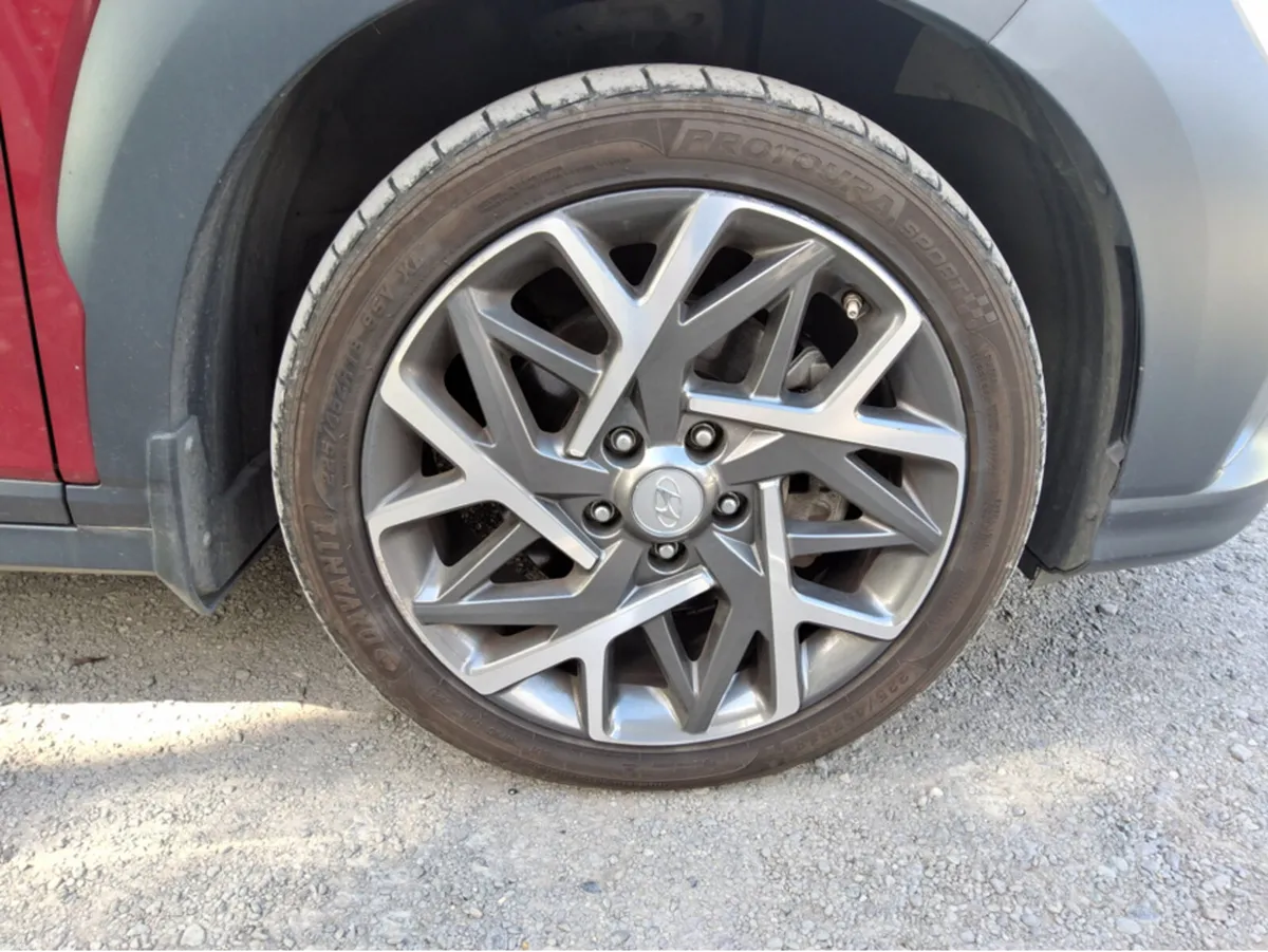Hyundai KONA HYBRID **PRISTINE CONDITION ** - Image 6
