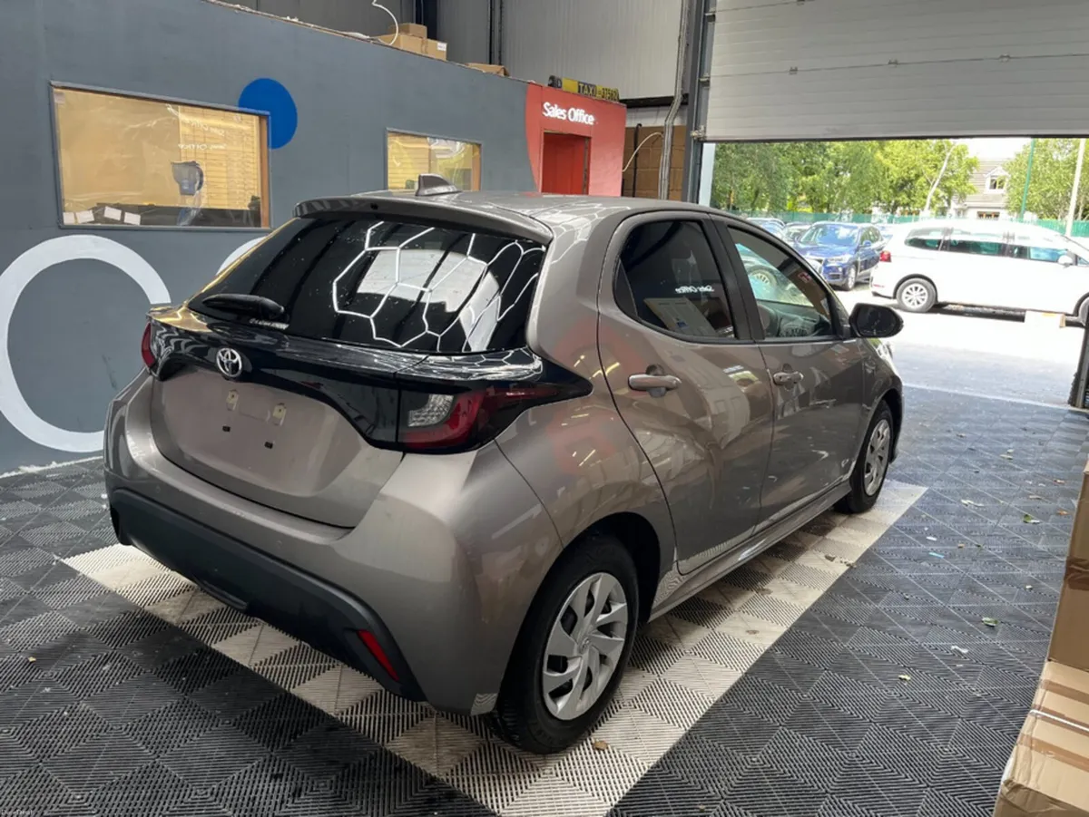 Toyota Yaris 2022 TOYOTA YARIS X 1.0 AUTOMATIC / R - Image 2