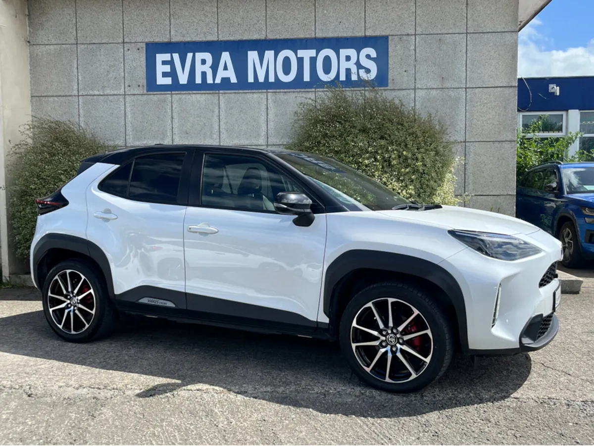 Toyota Yaris Cross GR SPORT AUTOMATIC HYBRID 1.5 P - Image 3