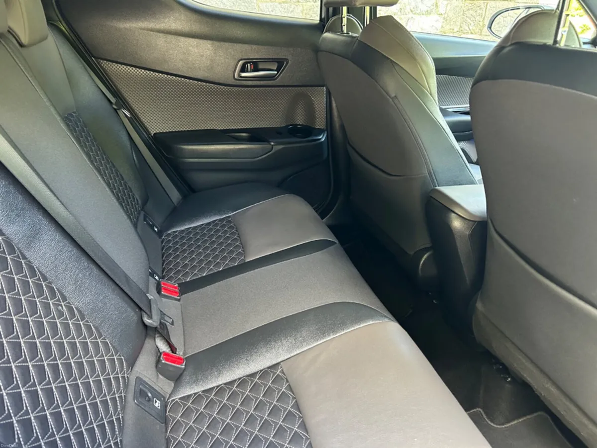 Toyota C-HR 1.8 HYBRID SOL 4DR AUTO - Image 6
