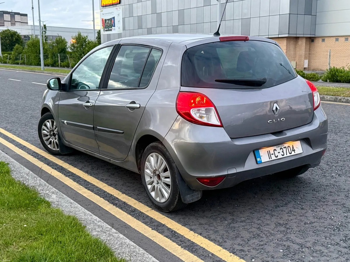 11 Clio 1.5 DCI long Nct and Tax Low insur - Image 2
