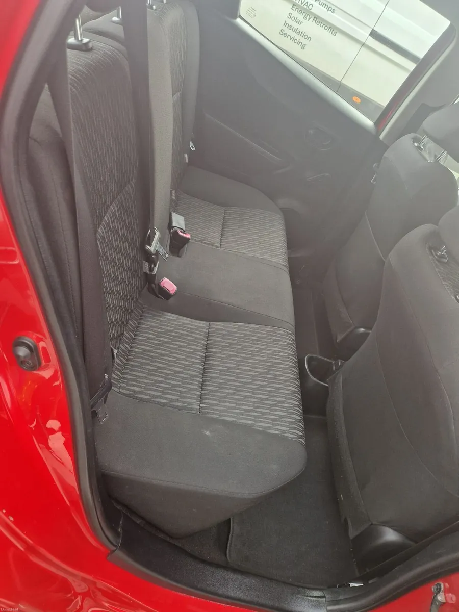 Toyota Yaris 2013 - Image 3