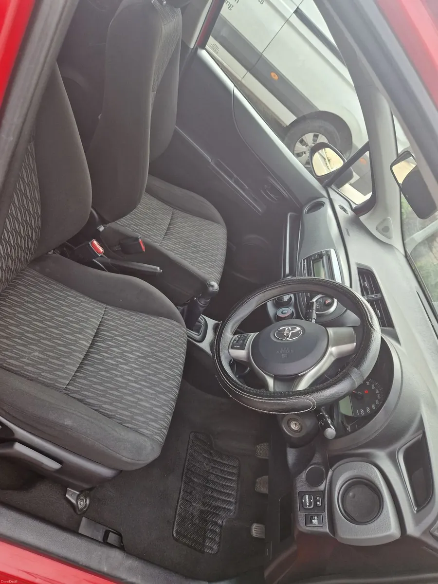 Toyota Yaris 2013 - Image 4