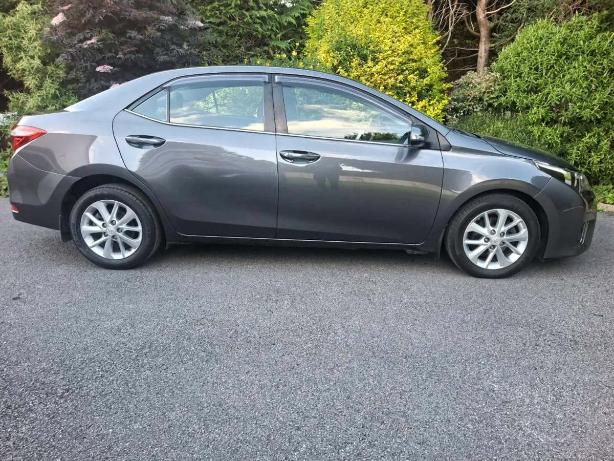 Toyota Corolla 2017 - Image 2