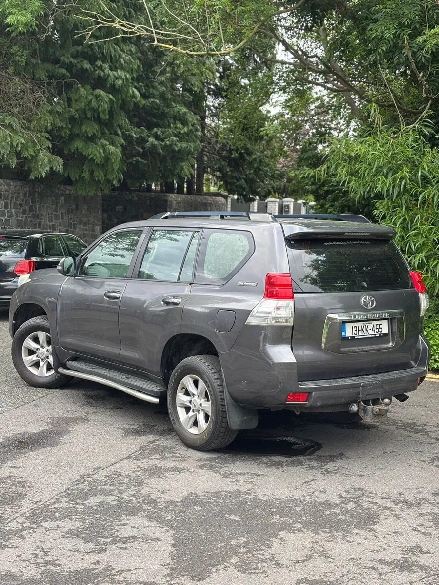 131 TOYOTA LANDCRUISER 5 SEAT CREW CAB - Image 3