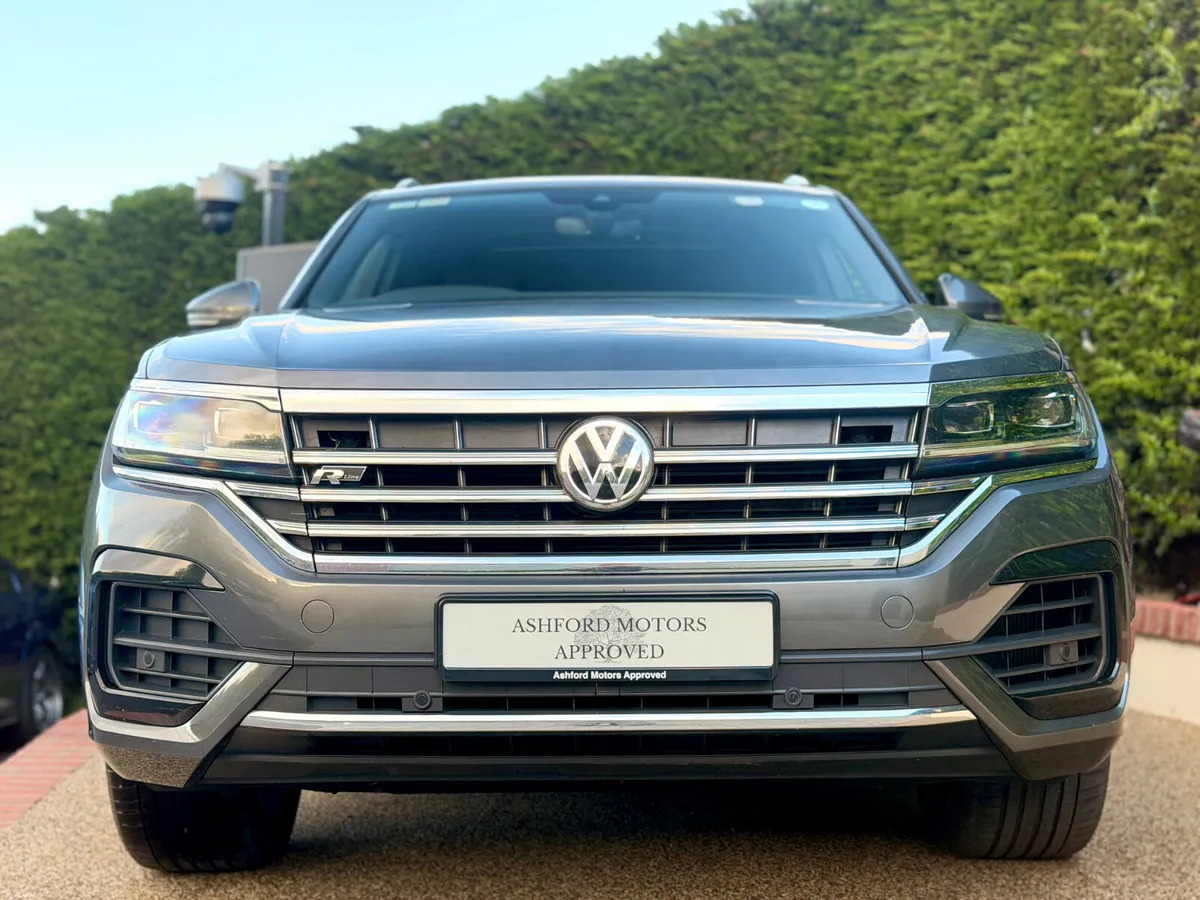 Volkswagen Touareg R Line 3.0 TDI V6 2 Seats - Image 2