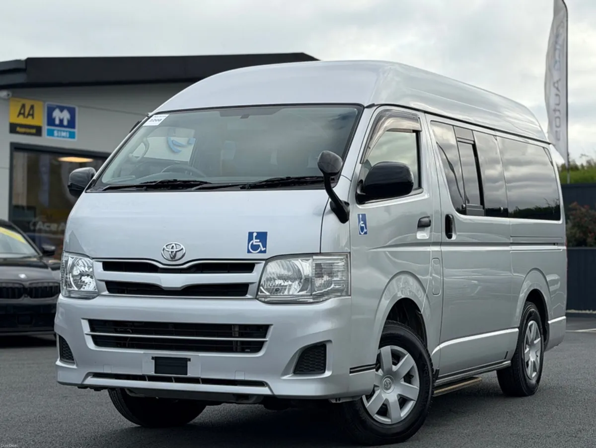 Toyota HiAce 4WD 3.0L DIESEL - 7 SEATS - AUTO - 12 - Image 1