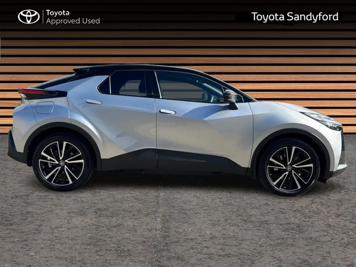 Toyota C-HR 2.0 PHEV SOL AUTO // PANORAMIC ROOF // - Image 3