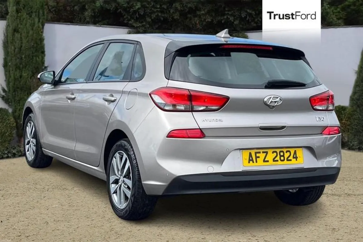 Hyundai i30 SE Nav - Image 2