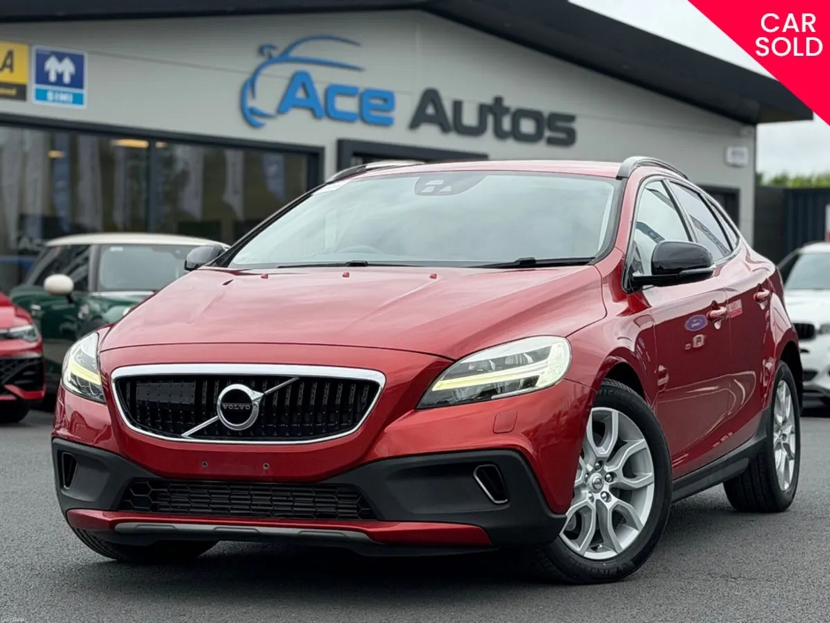 Volvo V40 ***DEPOSIT TAKEN*** CROSS COUNTRY - 2.0L - Image 1