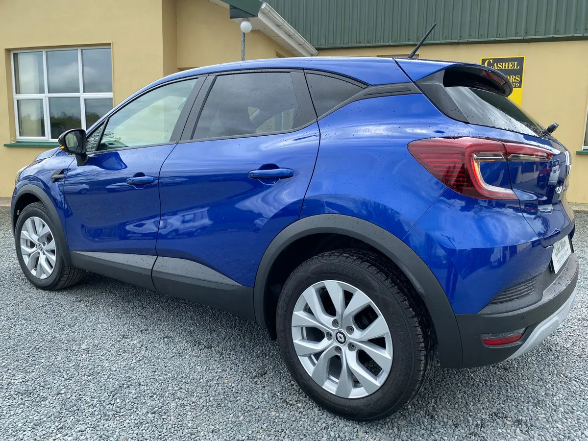 Captur ICONIC Edition -- Low KLMs -- - Image 4