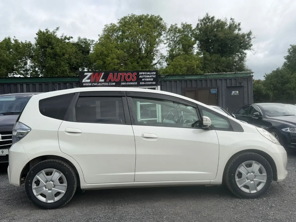 12 HONDA FIT HYBRID 1.3 - Image 5