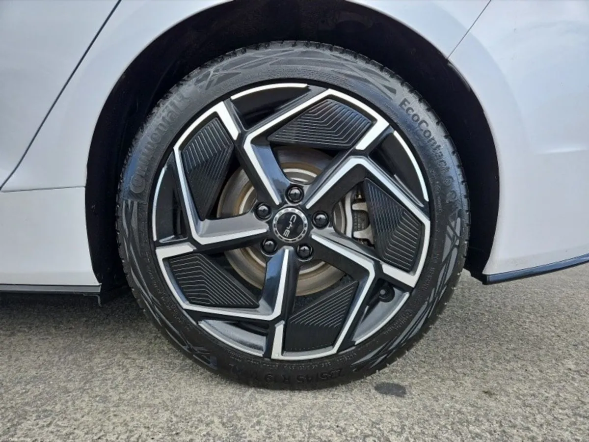 BYD SEAL 82.5kWh Design 520BHP - Image 6