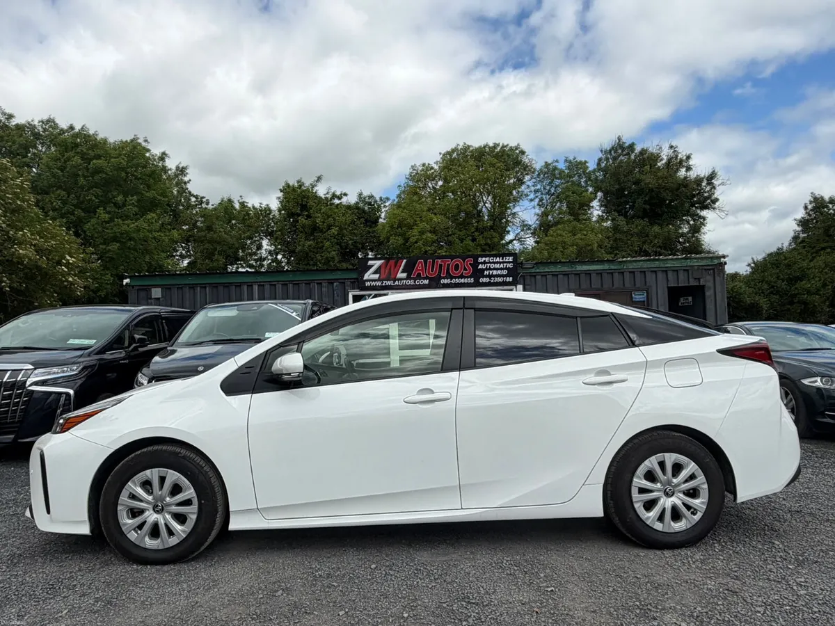 22 TOYOTA PRIUS HYBRID - Image 4